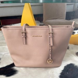 Michael Kors Jet Set Medium Saffiano Top Zip Tote Bag (Soft Pink)